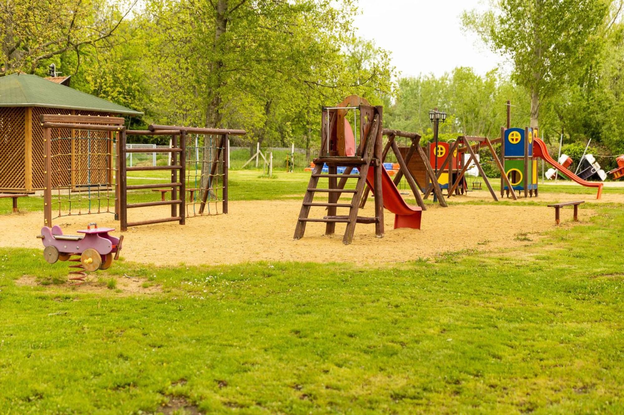 Gesztenye Nyaralopark バラトンウドヴァリ エクステリア 写真